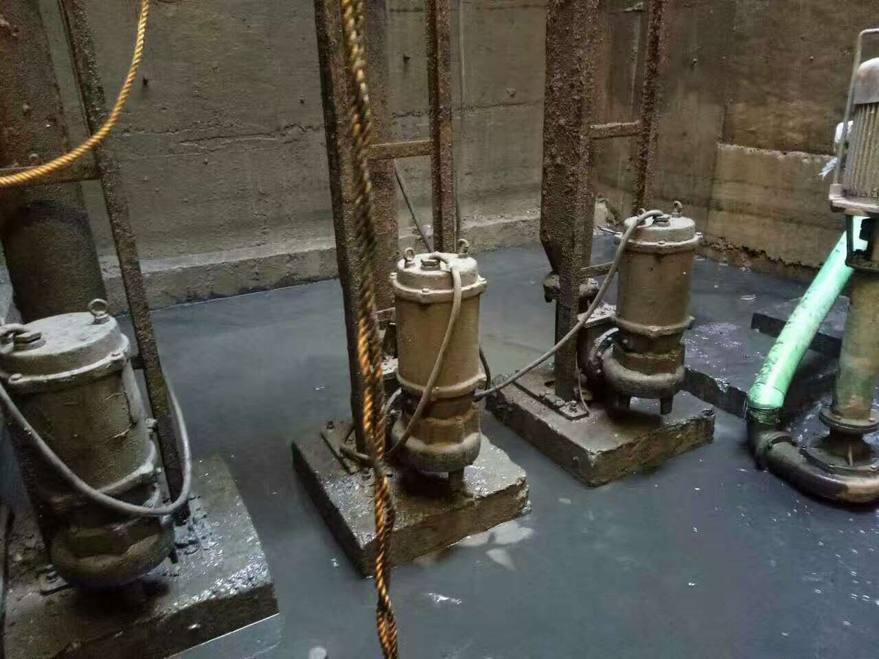 峡江污水池清理